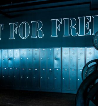 a row of lockers with a sign that says fit for free