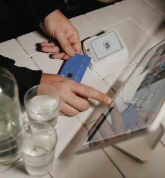 A person pays for their order on a tablet.